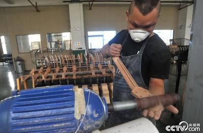 貴州正安 吉他彈出“致富曲”與創意廣告設計的交響